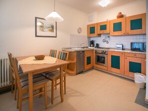 Dining - Comfort apartment with 2 bedrooms and terrace on the first floor (Ostseebad Binz)