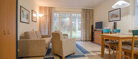 TV, DVD player, ping pong, stereo