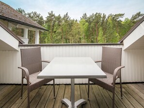 Outdoor dining - Comfort apartment with 1 bedroom and balcony on the top floor (Ostseebad Binz)