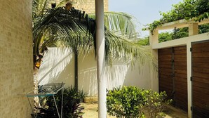 Terrace/patio - La Villa les Iris PISCINE and JACUZZI (Saly)