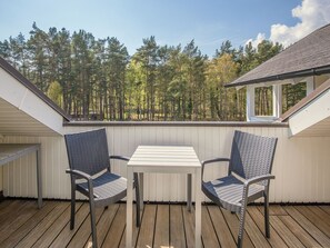Outdoor dining - Komfortplus Ferienwohnung mit 1 Schlafzimmer und Balkon im Dachgeschoss (Ostseebad Binz)