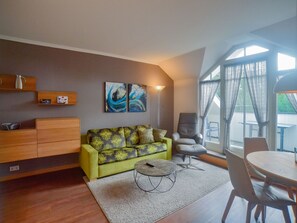 TV, DVD player, table tennis, stereo - Comfort plus apartment with 1 bedroom and balcony on the top floor (Ostseebad Binz)