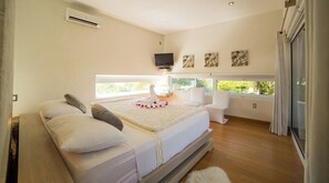 5 bedrooms, WiFi, bed sheets - V06 Casa Corazón · 3-level black pool Villa W/  jet tub & rooftop (Sosua)