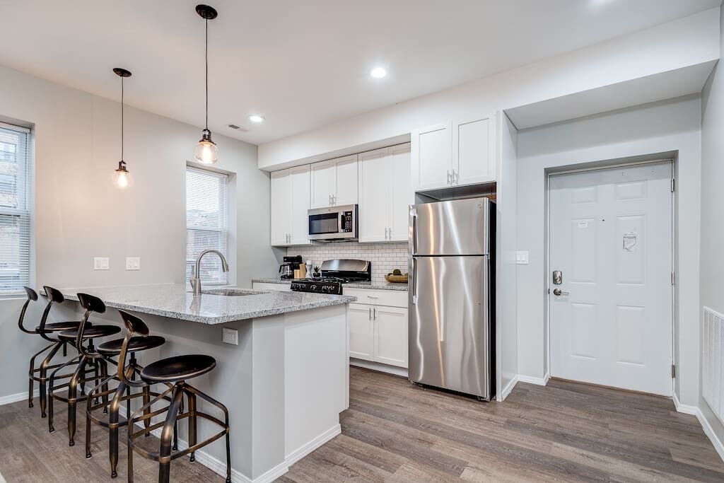 ثلاجة، ميكروويف، فرن، موقد طهي مسطح