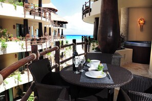 Outdoor dining - Winner of Top 25 in Luxury All Mexico- Oceanfrt- 2/2 Beach Club #24 (Playa del Carmen)