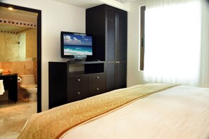 2 bedrooms, in-room safe, free WiFi, bed sheets - Winner of Top 25 in Luxury All  Mexico- Oceanfrt- 2/2 Beach Club #24 (Playa del Carmen)