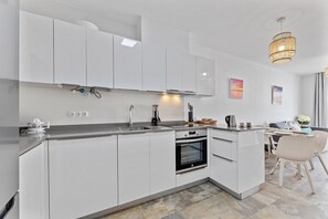 Fridge, microwave, oven, dishwasher - Casa Variza | Villa in Lanzarote – Canary Islands (Playa Blanca)