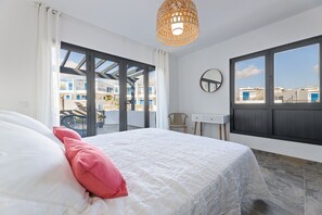 2 chambres, fer et planche à repasser, Wi-Fi gratuit, draps fournis