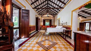 In-room safe, iron/ironing board, bed sheets