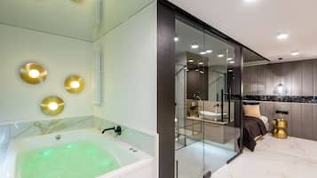 Căn hộ có thiết kế đặc sắc, bồn tắm nước nóng | Bồn tắm thủy lực