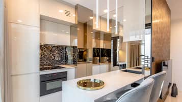 Căn hộ có thiết kế đặc sắc, bồn tắm nước nóng | Bếp nhỏ riêng | Dụng cụ nấu nướng/bát dĩa/dao nĩa