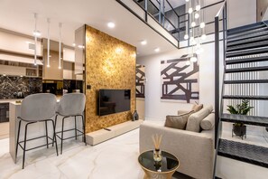 디자인 아파트, 온수 욕조 | 거실 | TV