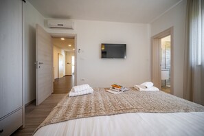 6 bedrooms, iron/ironing board, free WiFi, bed sheets - Villa Soriso with Pool (Pula)