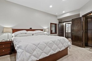 4 bedrooms, iron/ironing board, travel cot, free WiFi