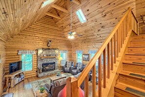 Smart TV, fireplace, offices - Bear’s Eye View by Chatuge Home Concierge | Lake & Mountain Views (Hayesville)