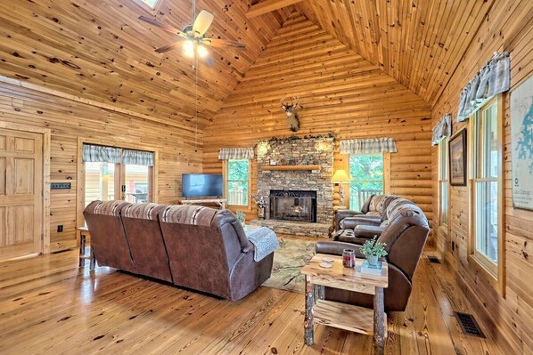 Smart TV, fireplace, offices