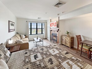 Smart TV, lareira, pebolim