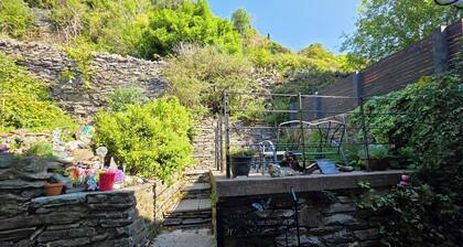 2 Bed House - Sleeps 3 - Pets - Garden - Parking