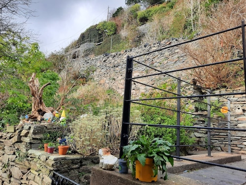 2 Bed House - Sleeps 3 - Garden - Parking - Wifi