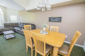Condo, Plusieurs lits (Marcia's Somerset Condo) | Salle de séjour