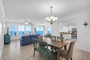 콘도, 침대(여러 개), 수영장 이용 | 다이닝