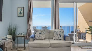 Apartment, Mehrere Betten, Poolzugang | Wohnbereich