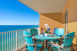 Condo, várias camas, piscina particular | Sacada