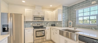 🌴 Island Escape | Home on Siesta Key w/ Private Heated Pool & Ping Pong Table!