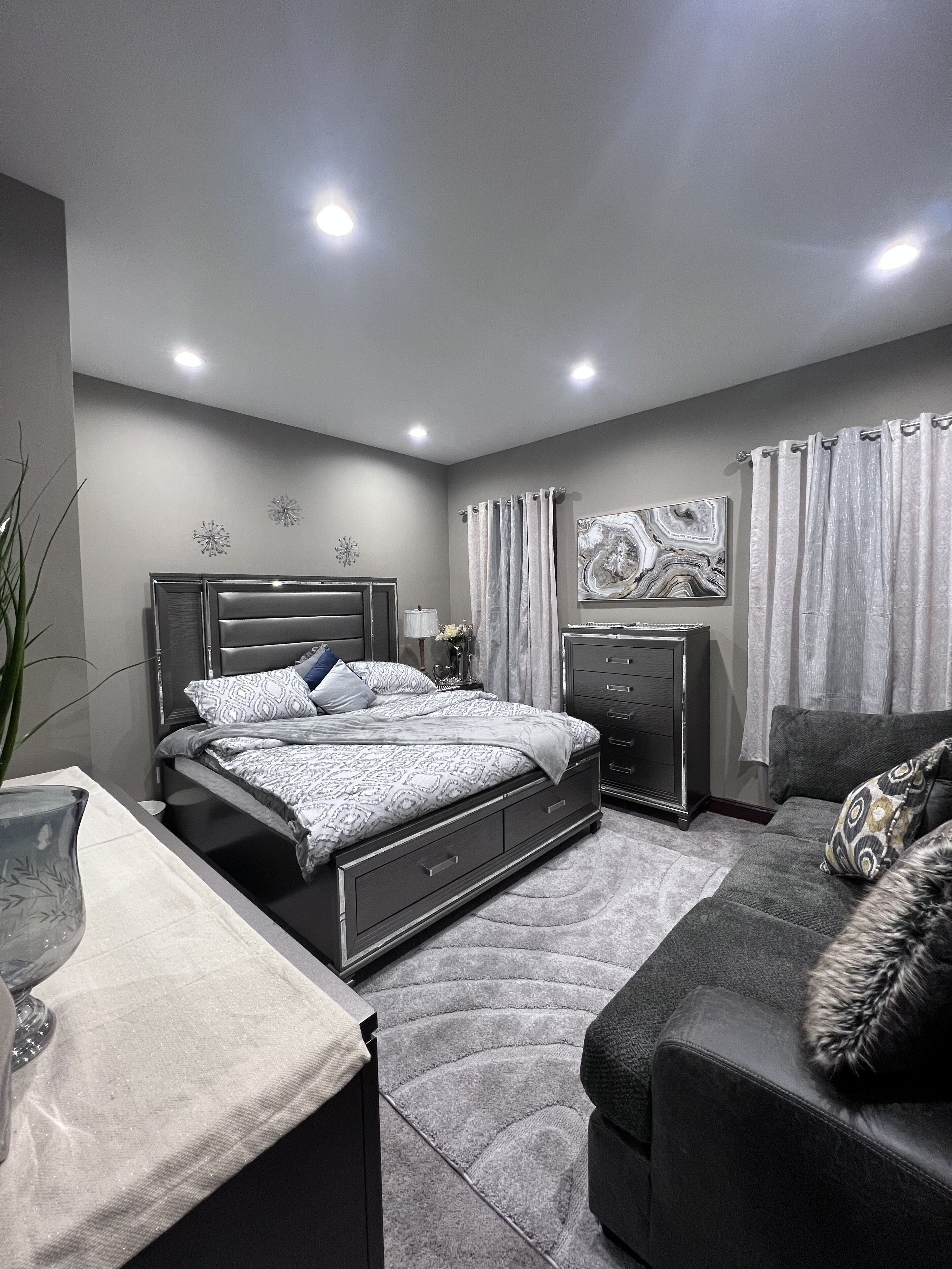 5 bedrooms, iron/ironing board, WiFi (free), bed sheets