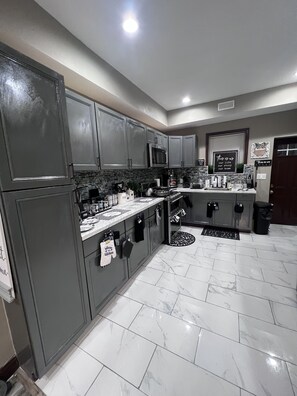 Private kitchen - Luxury 4 Bedroom Apartment in Philadelphia (Philadelphia)