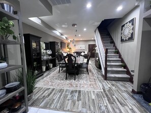 Dining - Luxury 4 Bedroom Apartment in Philadelphia (Philadelphia)