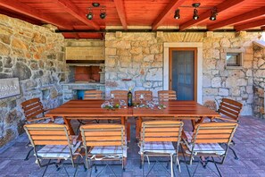 Outdoor dining - Villa Jacassa with heated swimming pool and jacuzzi (Biograd na moru)
