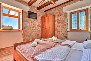 5 Schlafzimmer, Bügeleisen/Bügelbrett, kostenloses WLAN, Bettwäsche