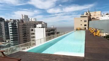 Een seizoensgebonden buitenzwembad