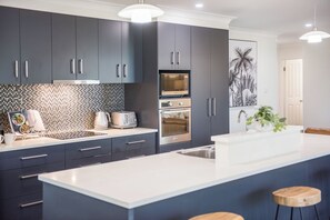 Four à micro-ondes, lave-vaisselle