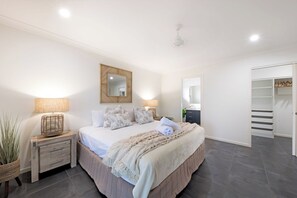 4 bedrooms, iron/ironing board