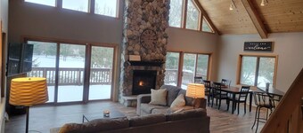 ❤️The Golf Manor, located on the 3rd hole of The Pines. Minutes from Sand Valley