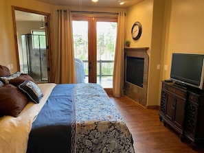 5 bedrooms, iron/ironing board, WiFi, bed sheets