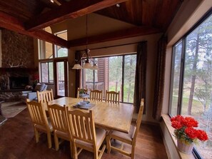 Dining - Magical Torreon Treehouse w/ Arcade on Golf Course (Show Low)