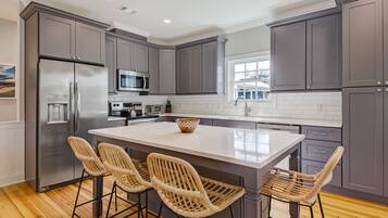 Refrigerador, microondas, horno, placa de cocina