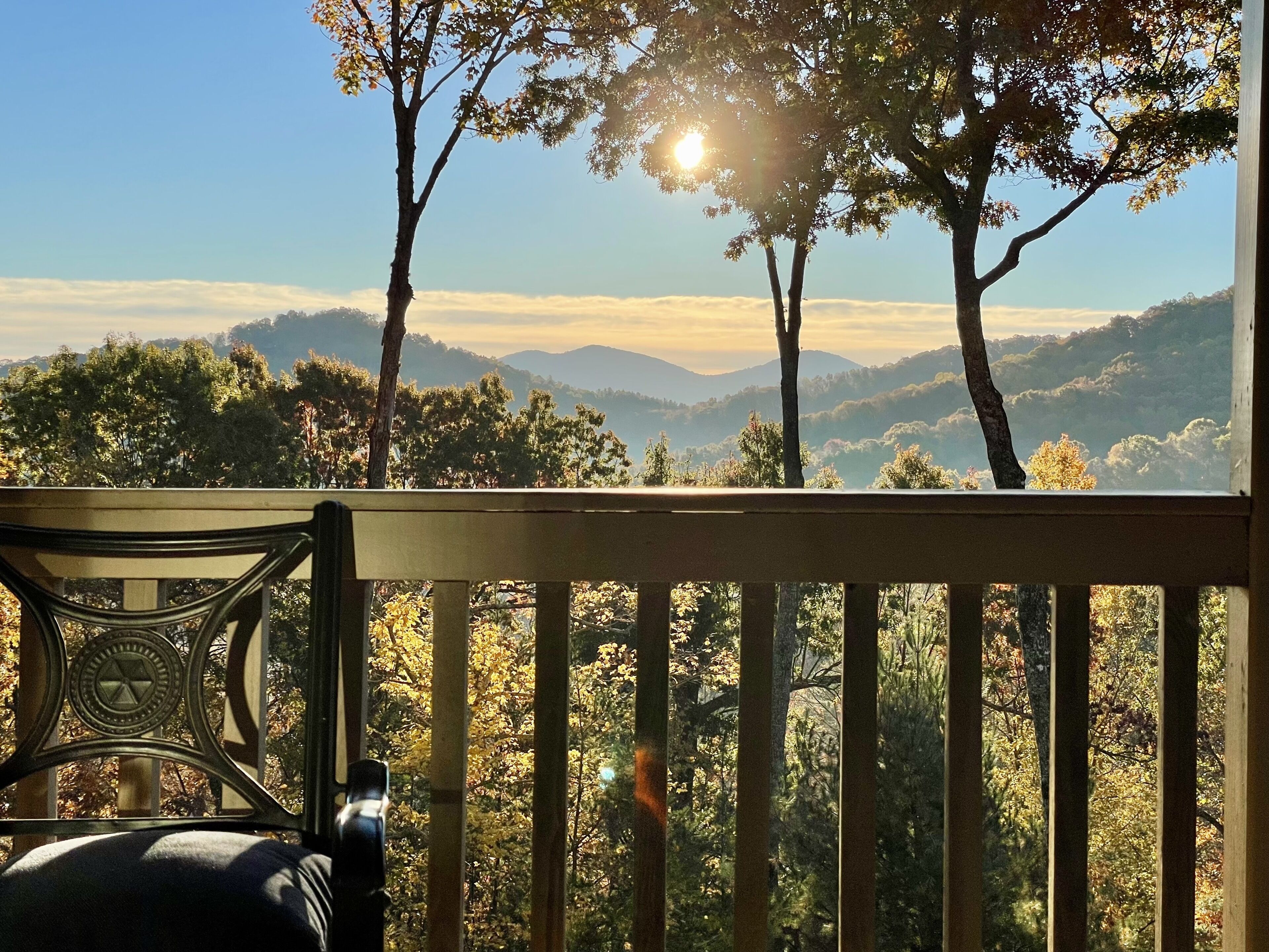 Hestia - Luxury Cabin w/ Long Range Views, Billiards, Hot Tub, Five Fireplaces