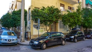 المنطقة المحيطة بالمنشأة