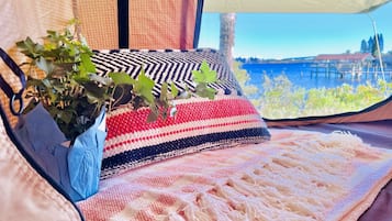 2 間睡房、床單