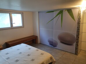 2 bedrooms, iron/ironing board, travel cot, WiFi