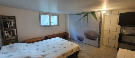 2 chambres, fer et planche à repasser, lit parapluie, Wi-Fi