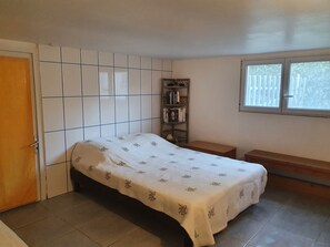 2 chambres, fer et planche à repasser, lit parapluie, Wi-Fi