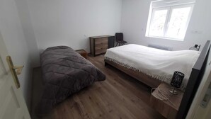 A bedroom with a bed, a dresser, a chair, and a window. - Apartment Font Romeu (Font-Romeu-Odeillo-Via)