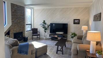 Smart TV, fireplace, ping pong