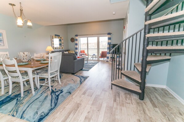 Smart TV, fireplace, DVD player, books - Bethany Bay Family & Friends Condo, Quiet setting, Wetland/Golf course/Bay Views (Ocean View)