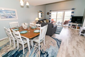 Smart TV, fireplace, DVD player, books - Bethany Bay Family & Friends Condo, Quiet setting, Wetland/Golf course/Bay Views (Ocean View)